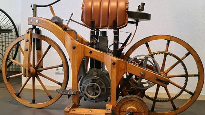 world first motorcycle unveiled By german engineer Gottlieb Daimler kpn world first motorcycle unveiled By german engineer Gottlieb Daimler kpn