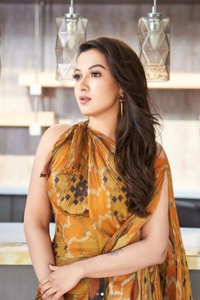 Actress Catherine Tresa over load hot photo gallery