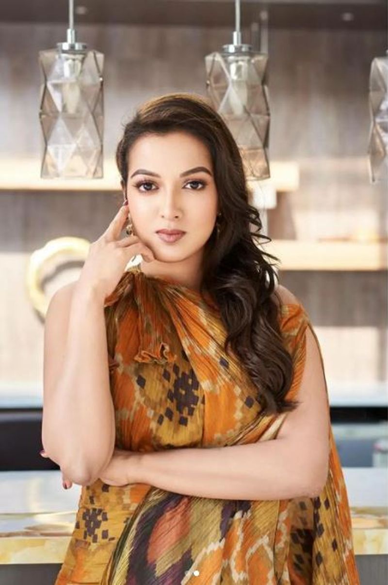 Actress Catherine Tresa over load hot photo gallery