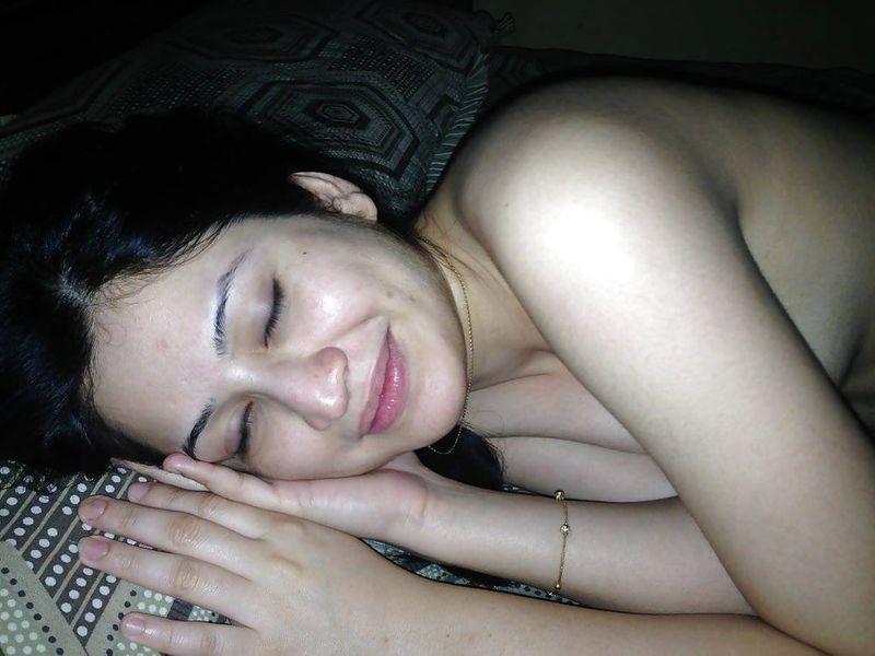 Pakistan Cricket Fan Ayesha Tahir upload topless photos in Social Media mah