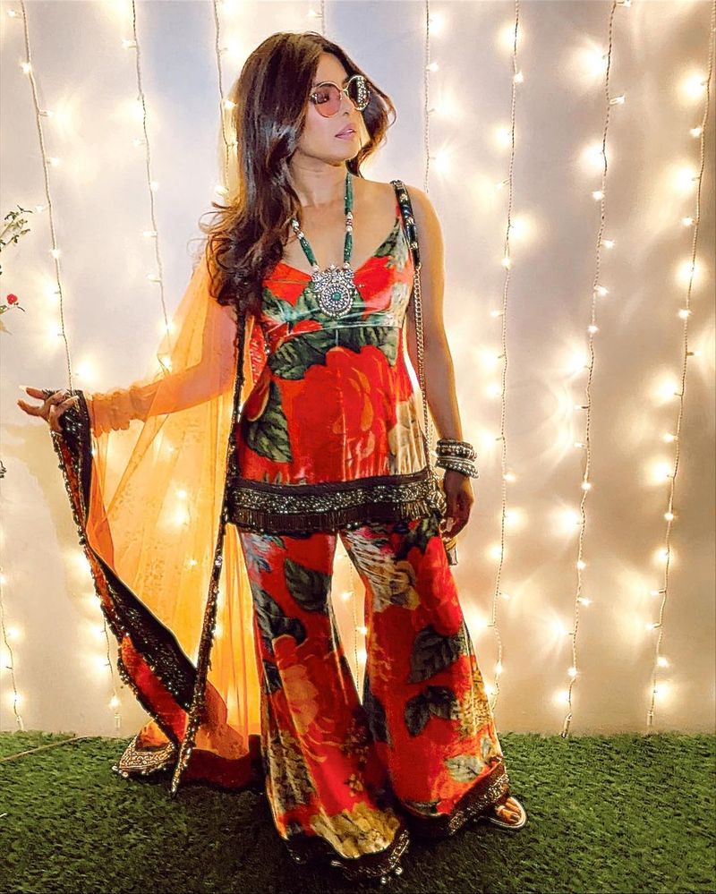 priyanka chopra attack on fans with her hot photos fire in internet trending