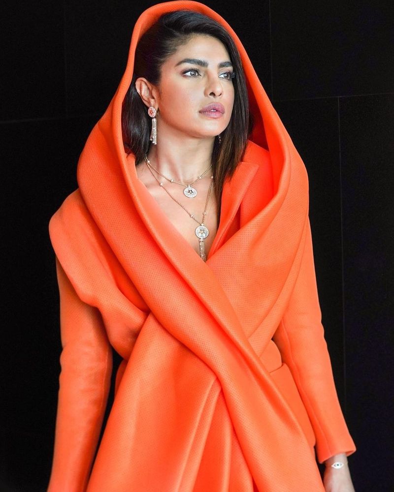 priyanka chopra attack on fans with her hot photos fire in internet trending