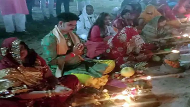 chhath puja 2021 Today morning rising sun surya arghya shubh muhurat vidhi worshiped getting into water Chhath Ghats UDT