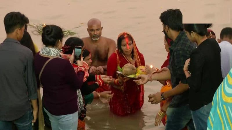 Chhath Puja 2021 Delhi Mumbai Kolkata Patna Ranchi See pictures and offer Arghya rising sun UDT