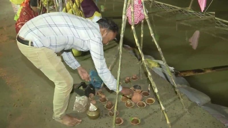 Chhath Puja 2021 Delhi Mumbai Kolkata Patna Ranchi See pictures and offer Arghya rising sun UDT