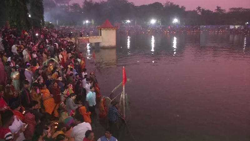 Chhath Puja 2021 Delhi Mumbai Kolkata Patna Ranchi See pictures and offer Arghya rising sun UDT
