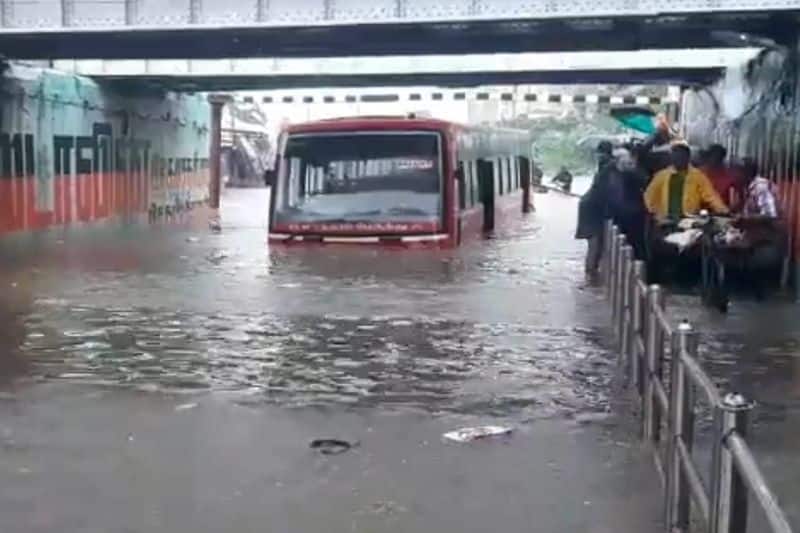 Lord.. What will happen to Chennai .. bus service stoped .. Closure of 16 tunnels .. Intimidating hurricane.