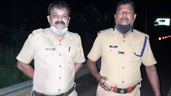 police rescued a man from suicide in Thiruvananthapuram police rescued a man from suicide in Thiruvananthapuram