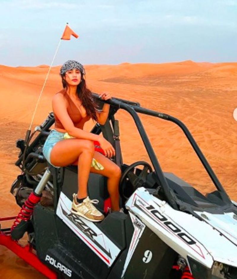 janhvi kapoor and Khusi kapoor photo from dubai trip goes viral bjc