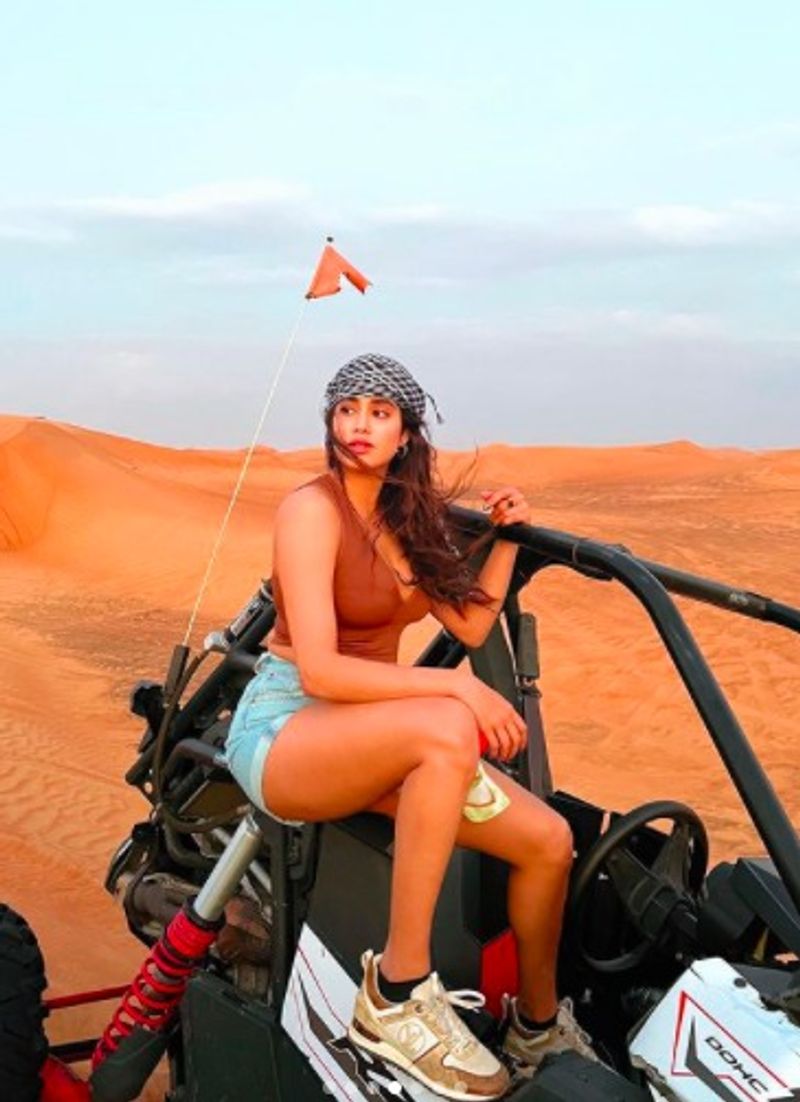 janhvi kapoor and Khusi kapoor photo from dubai trip goes viral bjc