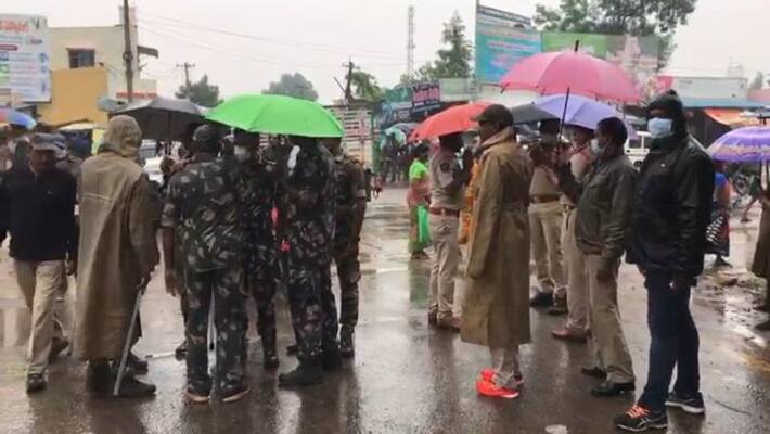 Amaravati Maha Padayatra... Prakasam District Police Served Notice to Amaravati JAC Amaravati Maha Padayatra... Prakasam District Police Served Notice to Amaravati JAC