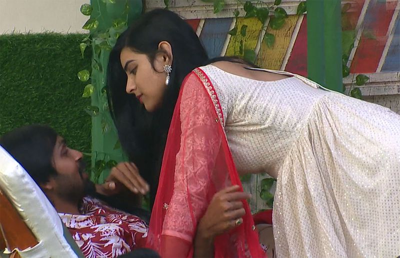 bigg boss telugu 5 manas romance with manas breaking limits