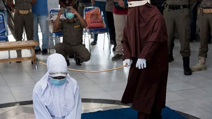 Indonesian woman was whipped 17 times with a cane under Sharia Law kpn Indonesian woman was whipped 17 times with a cane under Sharia Law kpn