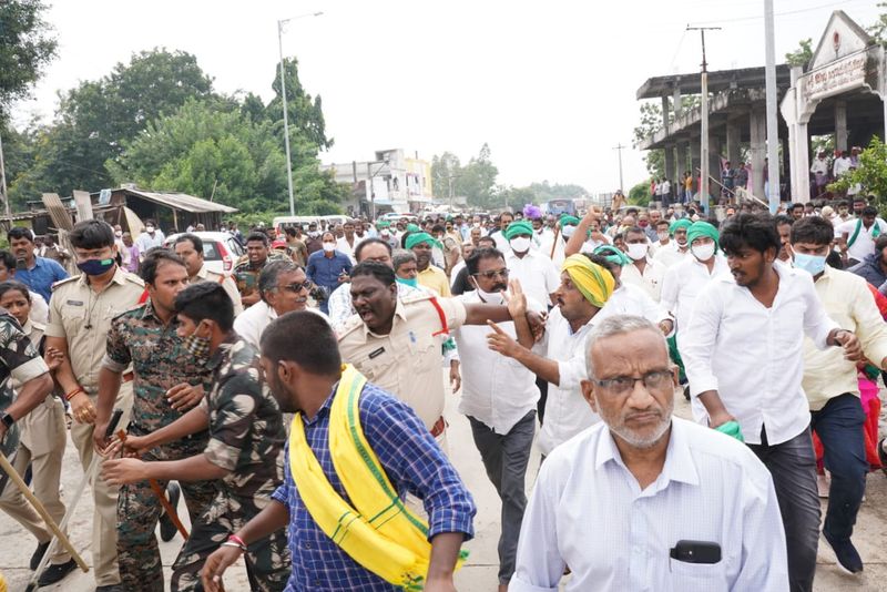 police loty charge on farmers in amaravati padayatra