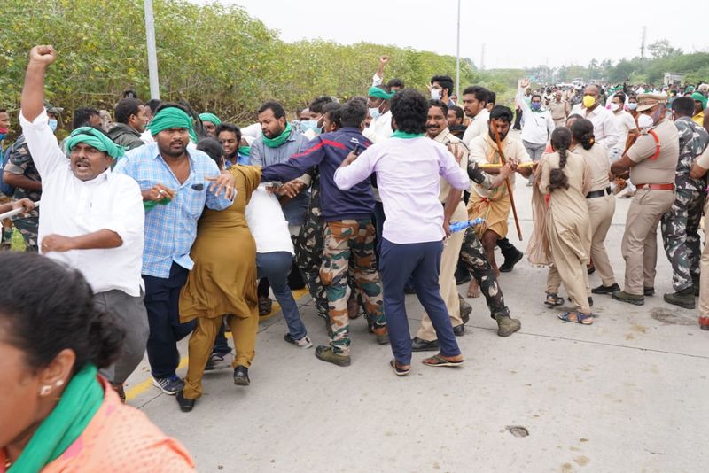 police loty charge on farmers in amaravati padayatra