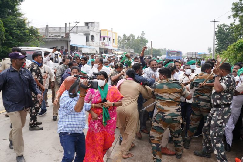 police loty charge on farmers in amaravati padayatra