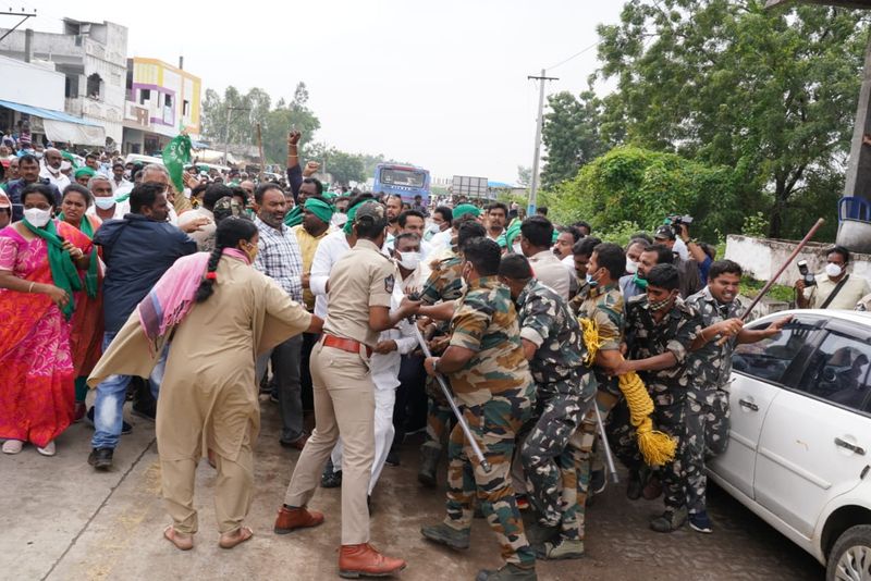 police loty charge on farmers in amaravati padayatra