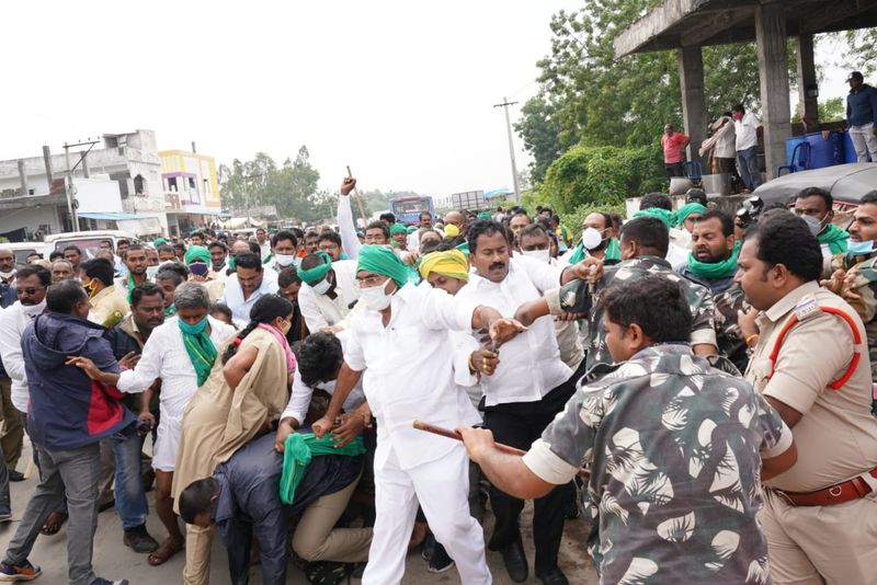 police loty charge on farmers in amaravati padayatra