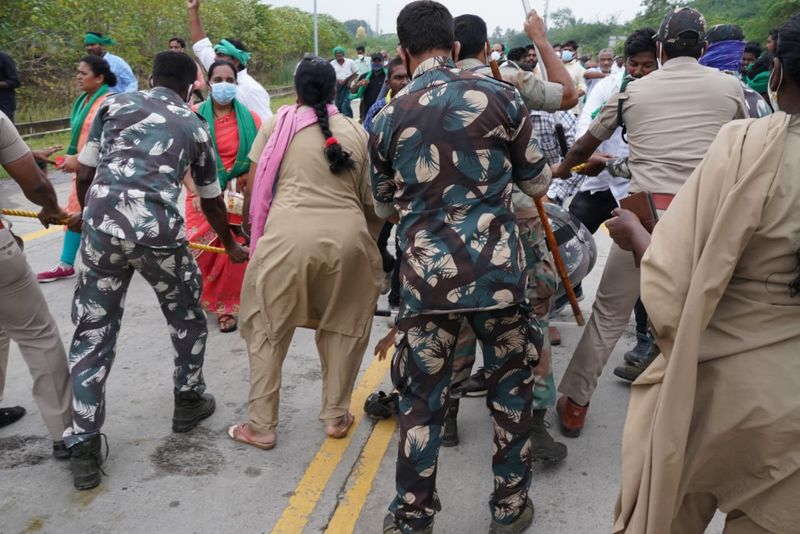 police loty charge on farmers in amaravati padayatra