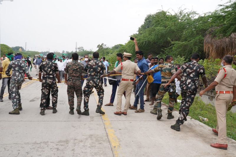 police loty charge on farmers in amaravati padayatra
