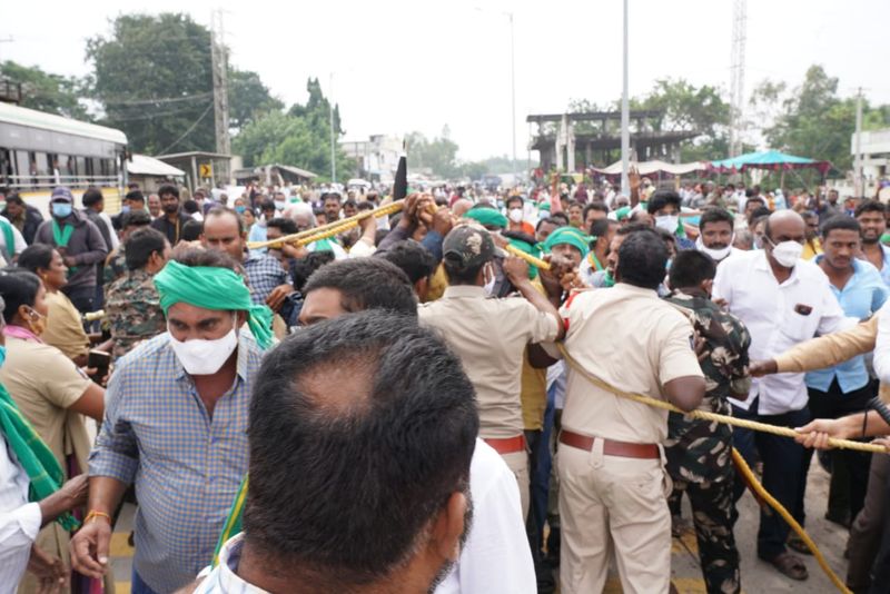police loty charge on farmers in amaravati padayatra