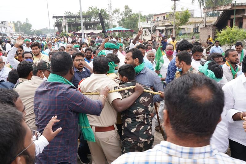 police loty charge on farmers in amaravati padayatra