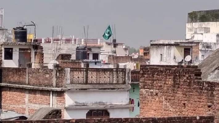 UP Police book four for treason after Pakistani flag flown atop house in Gorakhpur-dnm UP Police book four for treason after Pakistani flag flown atop house in Gorakhpur-dnm