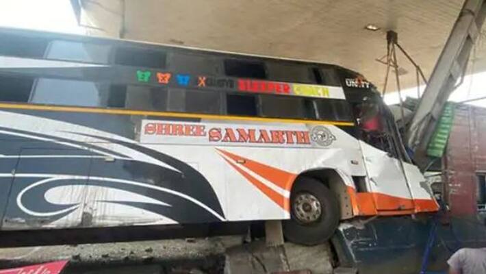 Gujarat News Shocking Accident bus collide with toll plaza local news Gujarat News Shocking Accident bus collide with toll plaza local news