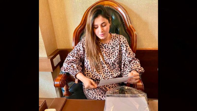 Nawab Malik daughter Nilofar is a fashion designer know profile and facts kpn