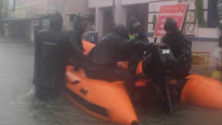 Houses submerged in rain water .. Civilians rescued safely by boats Houses submerged in rain water .. Civilians rescued safely by boats
