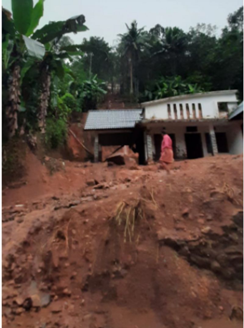 heavy rain and land slide in kottayam and pathanamthitta