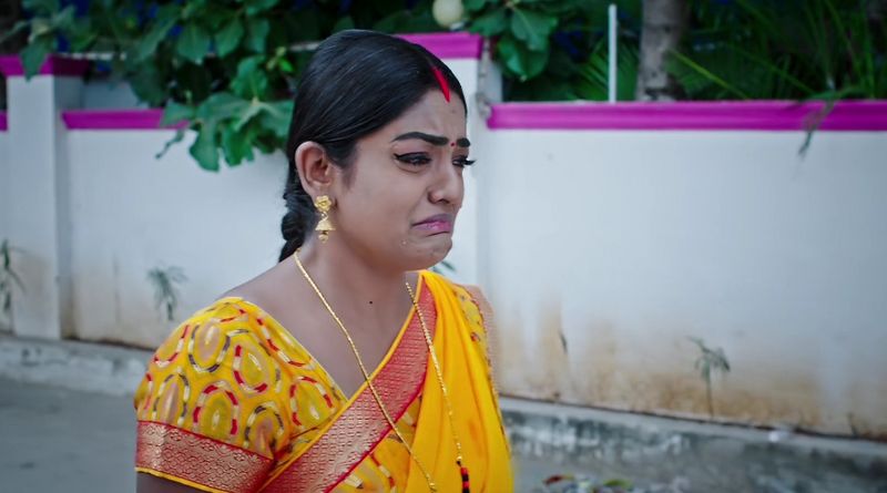 Deepa finds herself in a fix in todays Karthika deepam serial episode