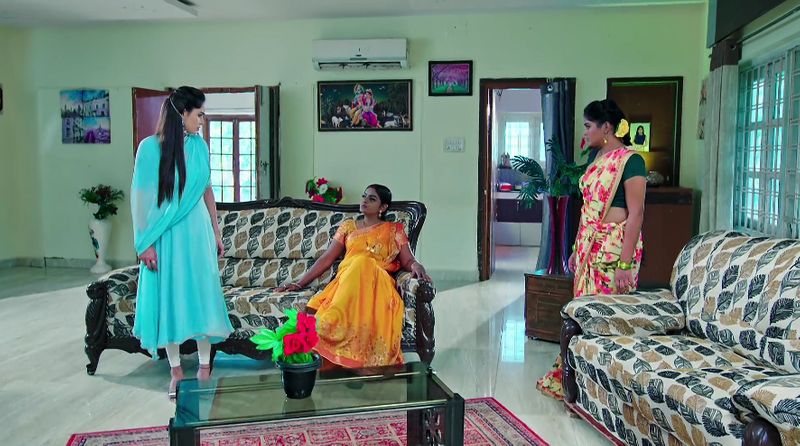 Deepa finds herself in a fix in todays Karthika deepam serial episode