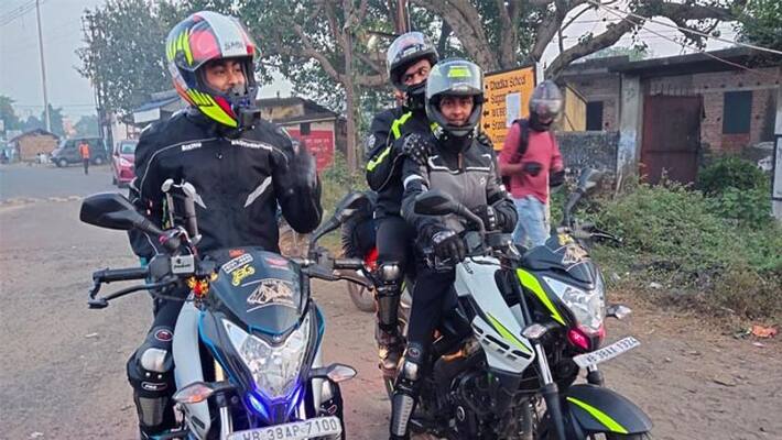 Sikim trip on bike In just 19 years, 3 youths of Asansol make new record Sikim trip on bike In just 19 years, 3 youths of Asansol make new record