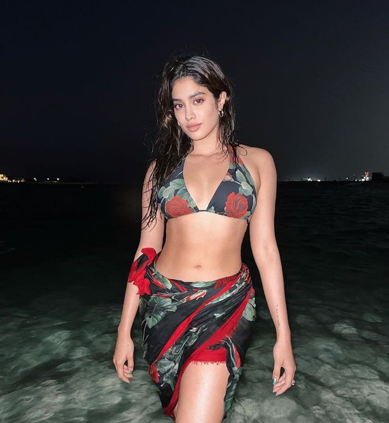 Janhvi Kapoor mind blowing hot in bikini photos