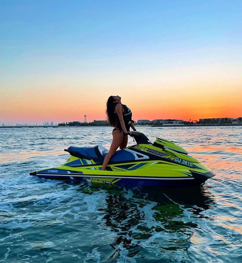 Janhvi kapoor new photos form vacation goes viral on internet bjc
