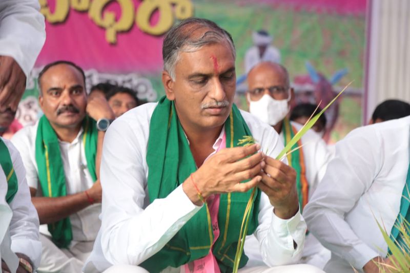 TRS Dharna: Minister Harish Rao Participated Dharna at Siddipet