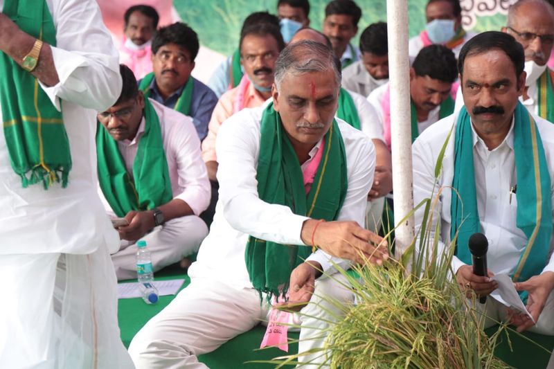TRS Dharna: Minister Harish Rao Participated Dharna at Siddipet