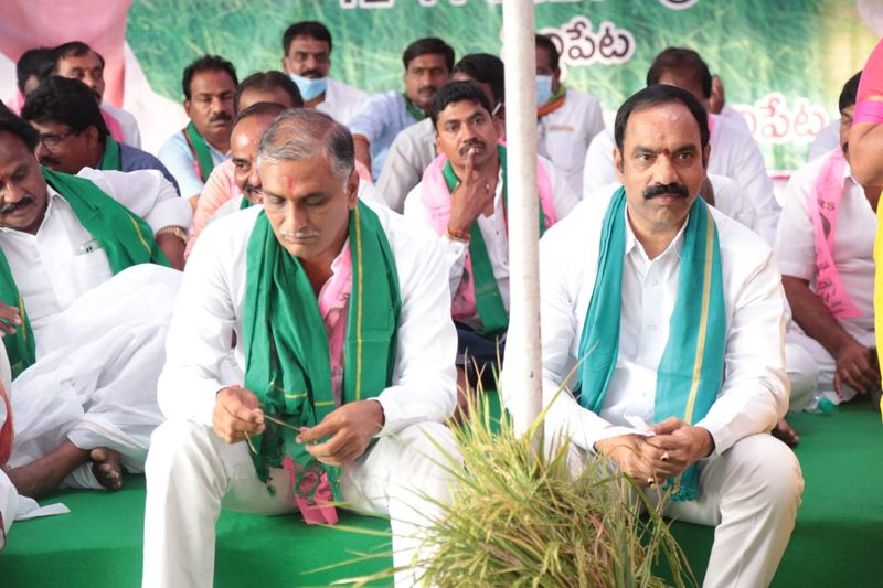 TRS Dharna: Minister Harish Rao Participated Dharna at Siddipet