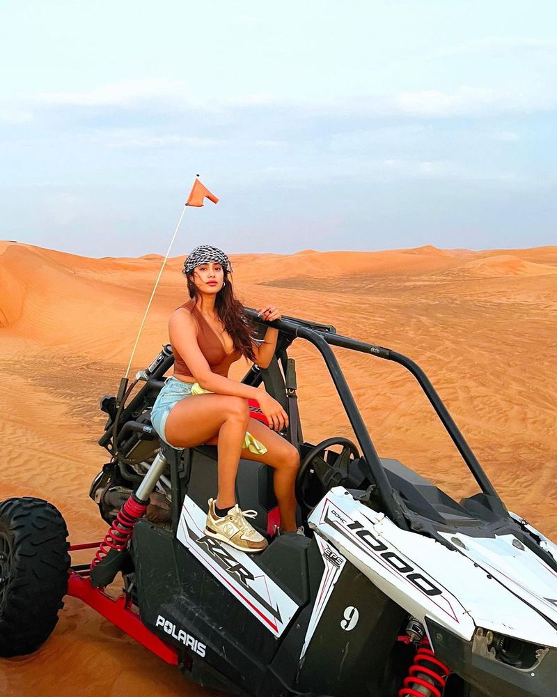 Jacqueline Fernandez, Janhvi Kapoor doing in Dubai; Check out their HOT BIKINI pictures RCB