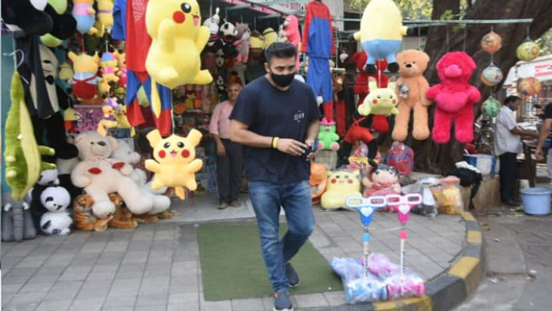Raj Kundra's life back on track was seen buying toys for daughter Samisha bollywood news NTP