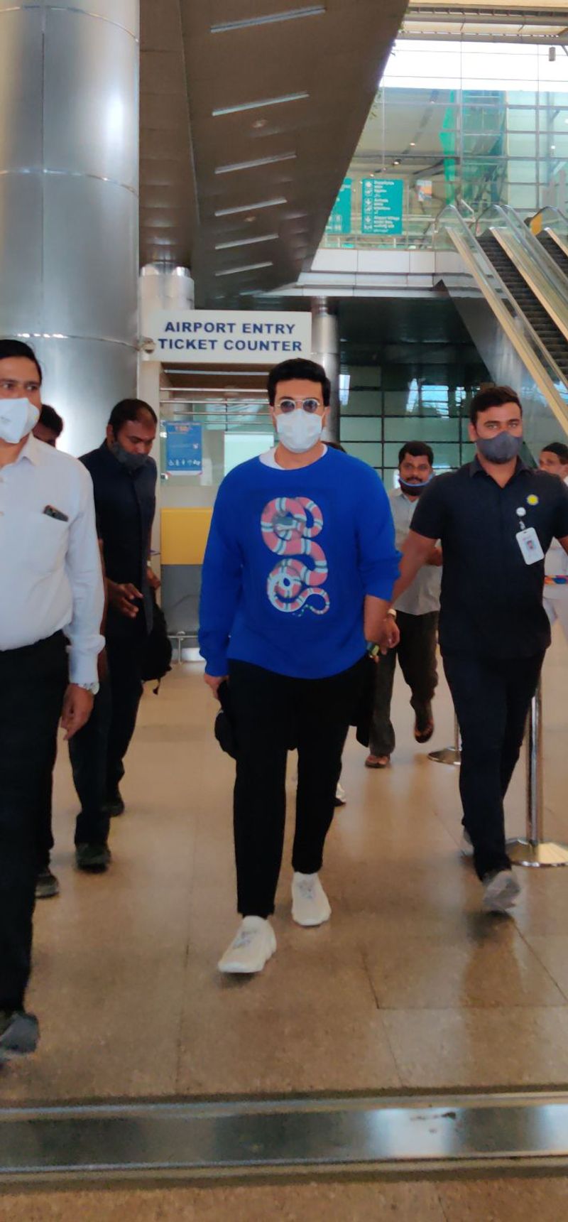 ram charan stylish look in blue t shirt cost trending