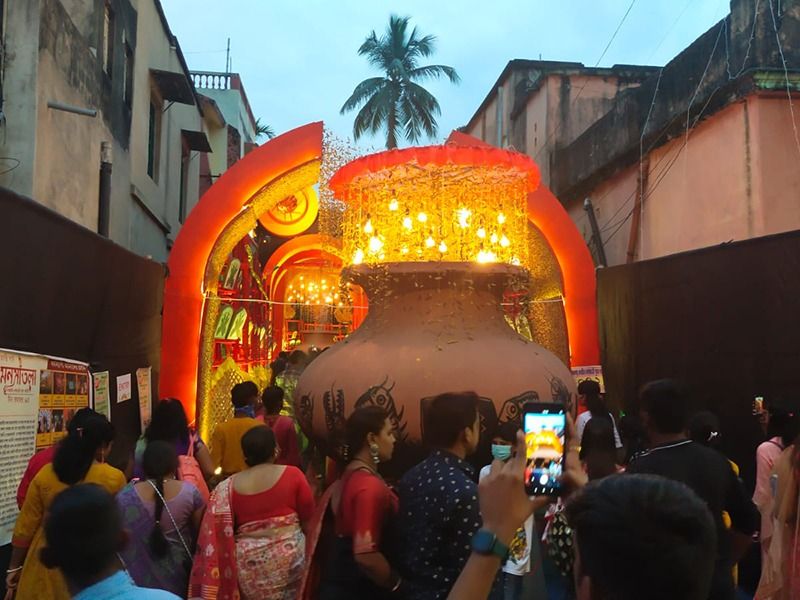 Crowds of visitors at Jagadhatri Puja in Chandannagar during Covid Situation RTB