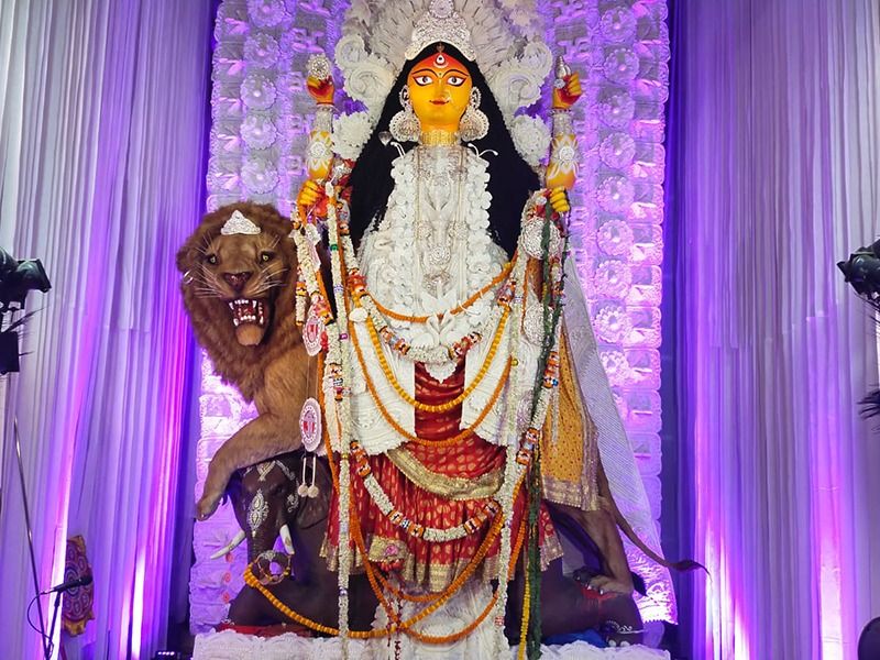 Crowds of visitors at Jagadhatri Puja in Chandannagar during Covid Situation RTB