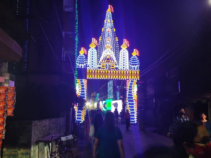 Crowds of visitors at Jagadhatri Puja in Chandannagar during Covid Situation RTB