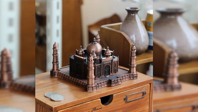 Relationship Tips: bedroom vastu tips, Never Keep these 6 things in your bedroom dva