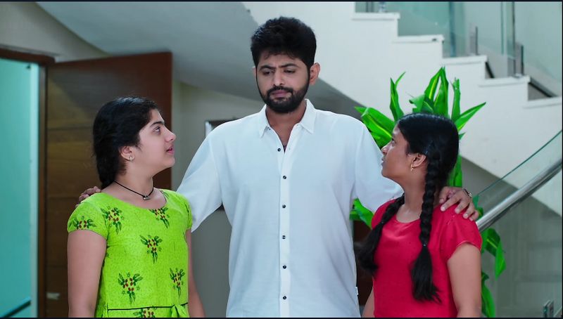 Monitha gets speechless as Deepa challenges her in todays Karthika deepam serial episode