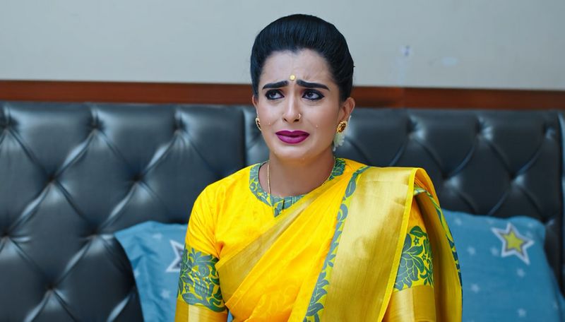 Monitha gets speechless as Deepa challenges her in todays Karthika deepam serial episode