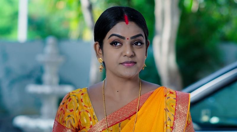 Monitha gets speechless as Deepa challenges her in todays Karthika deepam serial episode