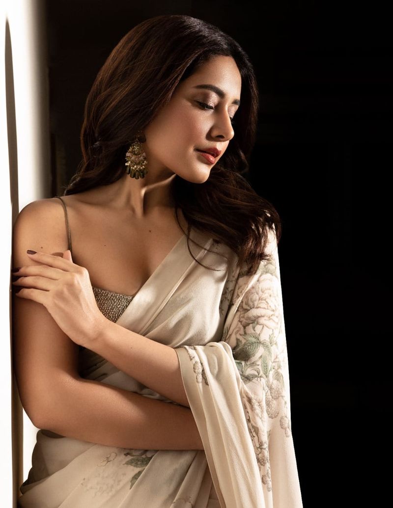 Flawless Beauty Actress Rashi Khanna latest saree clicks